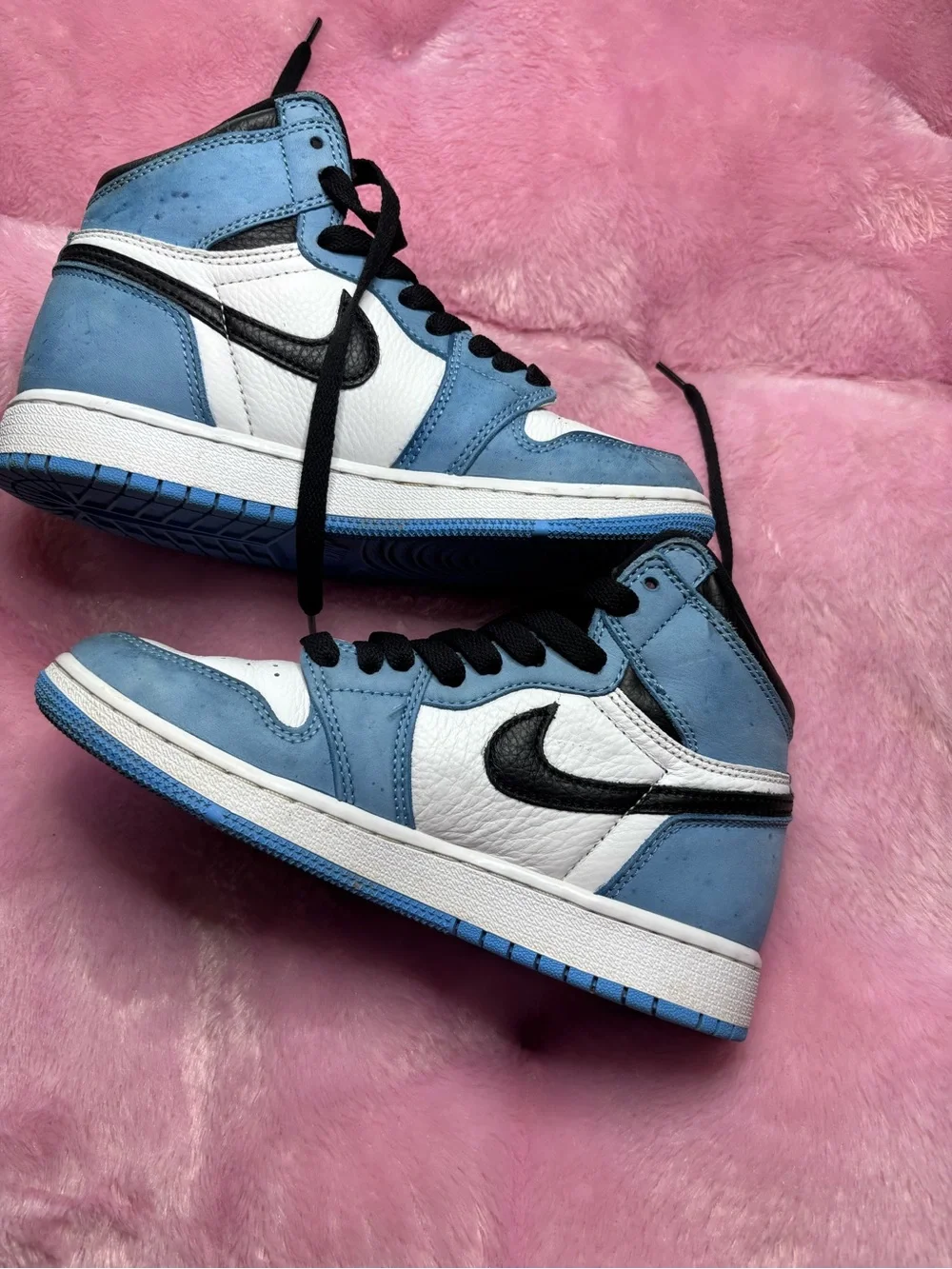Nike Mid-Top Sneakers in Light Blue, White & Black